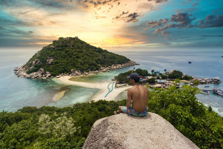 Thailand Solo Travel 2025: Budget, Safety & 10–14 Day Itinerary