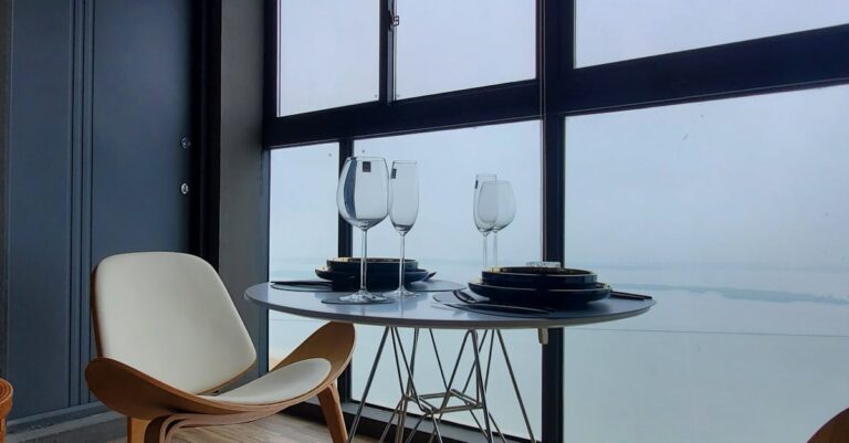 How to Find Long-Term Accommodation Deals: Affordable Options for Extended Travel